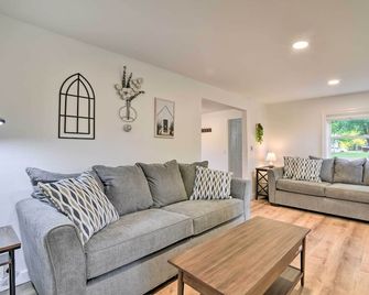 Centrally Located Mount Pleasant Retreat! - Mount Pleasant - Olohuone