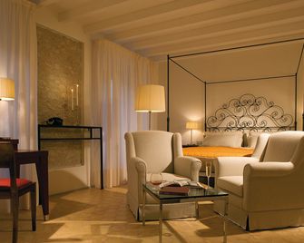 Relais & Chateaux Palazzo Seneca - Norcia - Bedroom