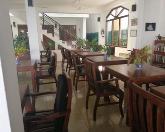 Unawatuna Beach Bungalow - - אונוואטונה - מסעדה