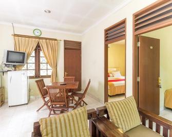 RedDoorz Resort @ Cimahpar Bogor - Bogor - Dining room