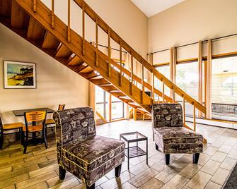 Econo Lodge Watertown - Watertown - Lobby