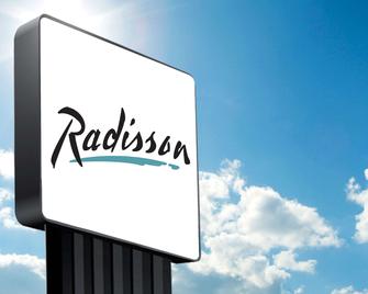 Radisson Hotel Detroit Metro Airport - Ромулус - Вигляд зовні