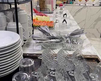 On Hostel premium com traslado e cafe - Guarulhos - Buffet