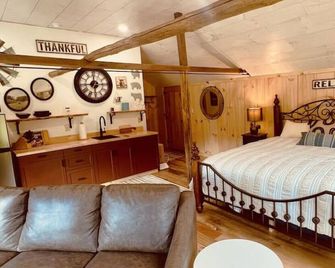 Couples Retreat - The Hayloft- Rustic Escape For 2 - Oakland