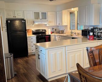 Enjoy Magnificent Sunrises and Sunsets with this Elevated View of the Lake! - Storm Lake - Kitchen