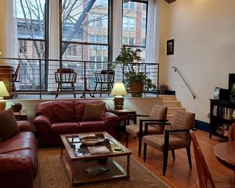 Newly renovated historic loft in downtown Birmingham - Birmingham - Living room