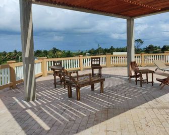 Savannah Sand Dollar - Hopkins - Balcony