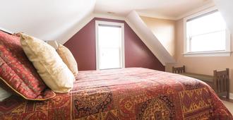 Genelle House B&B Guest House - Castlegar - Bedroom