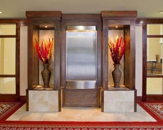 DoubleTree by Hilton Hotel Fayetteville - Fayetteville - Lobby