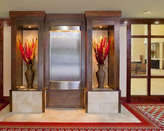 DoubleTree by Hilton Hotel Fayetteville - Fayetteville - Lobby