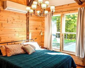 New Converted 3BR, 2BA barn, in wild, wonderful West Virginia with AC, WiFi - Triadelphia - Bedroom