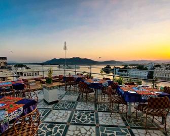 Hotel Mewar Haveli - At Lake Pichola - אודאיפור - מרפסת