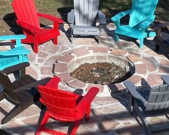 Rock Inn Retreat: E Faye Jones style. A Deck with a View! - Cherokee Village - Restaurant