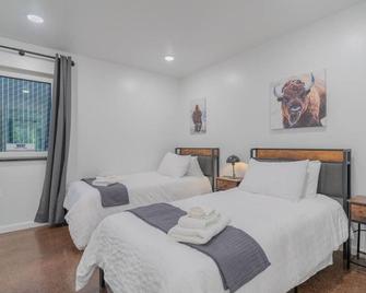 The Executive Southernwind Suite 2.0 - Fairbanks - Bedroom