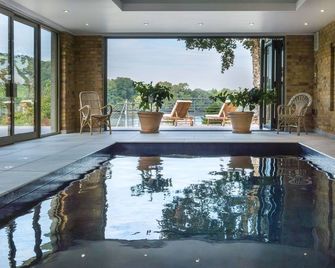 Waterside house near Dartmouth with pool, hot tub and dock - Dittisham - Piscina