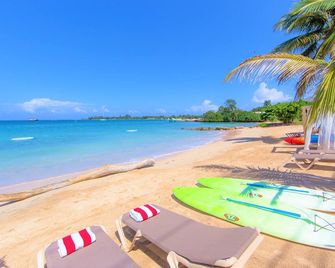 Luxe Beach Resort - Discovery Bay - Beach