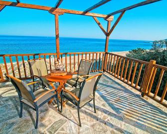 Flamingo Hotel Pelion - Seaside Superior Studios & Suites - Chorefto - Balkon
