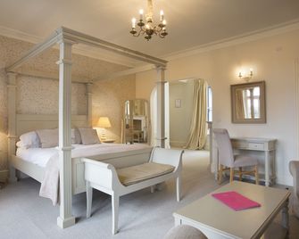 The Bell Hotel - Sandwich - Bedroom