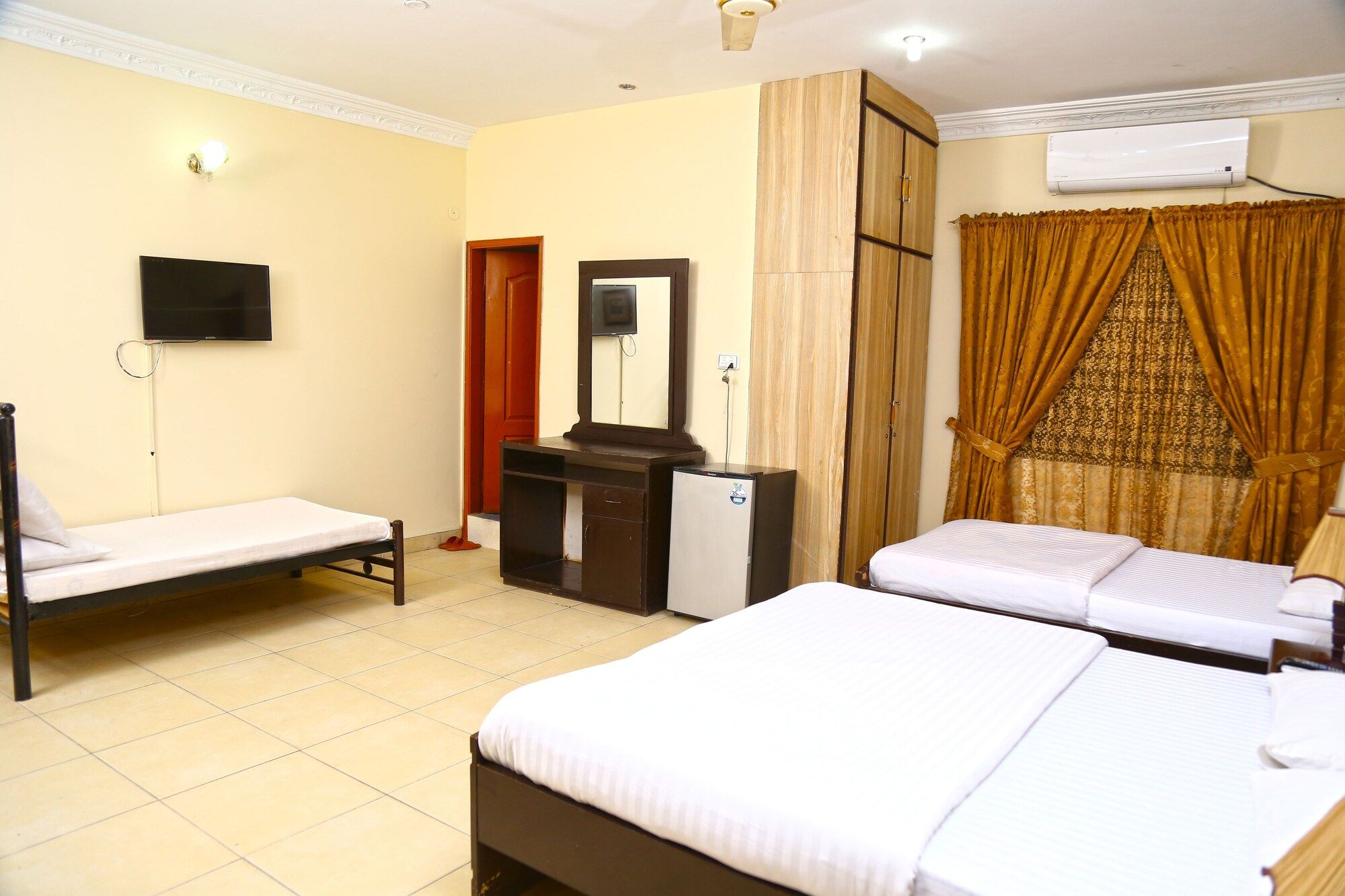 Luxury Inn - Karachi - Bedroom