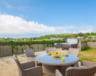 Beudy'r March - Two Bedroom House, Sleeps 5 - Pwllheli - Patio