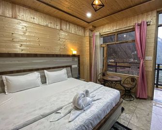 Alpine Crest Homestay - Theog - Bedroom
