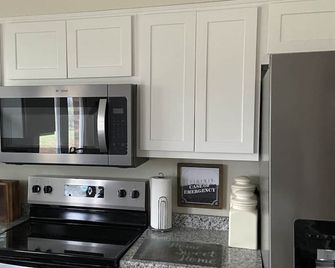 Charming 3-bedroom cottage with a beautiful country view located close to town. - Ironton - Cocina