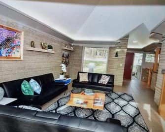 Milwaukee Mid Century Modern - Rnc National Republican Convention - Glendale - Soggiorno