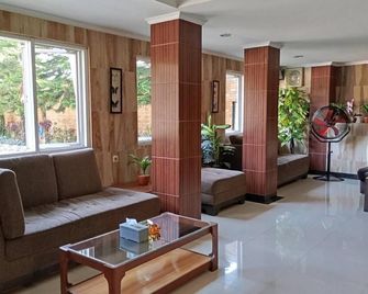 Hotel Sakinah Syariah - Sukabumi - Wohnzimmer
