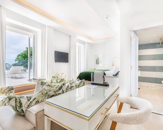 The Nici - Bournemouth - Dining room