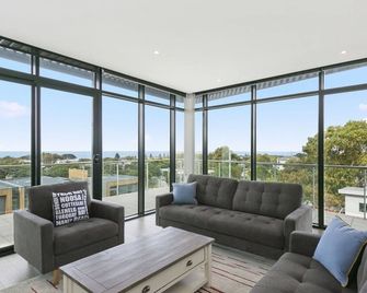 Whitewater Apartment 201 - Torquay - Вітальня