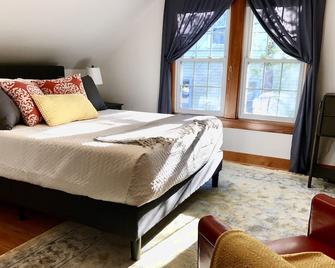 Cottage Charm, 3 Bedrooms - 10 Minutes to Starved Rock! - LaSalle - Habitación
