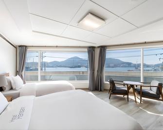 Hansan Hotel - Tongyeong - Habitación