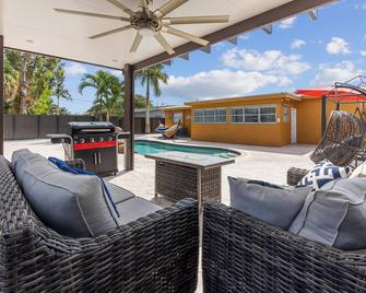 Paradise with private pool Sleeps 10 near the beach - Sunrise - Piscina