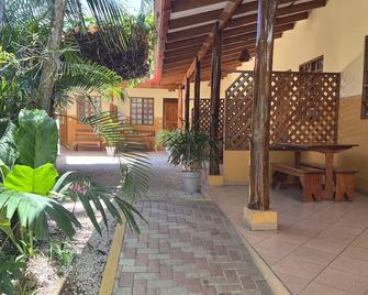 Cabinas El Colibri - Puerto Carrillo - Sala de estar