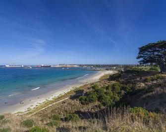 Nrma Portland Bay Holiday Park - Portland - Beach