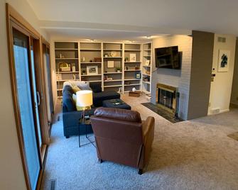Rock Lake Retreat - Lake Mills - Lake Mills - Living room