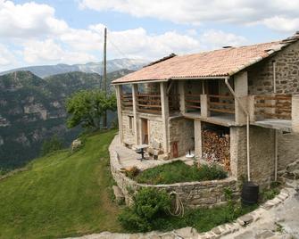 Former family home : 10 th rental - Annot - Building