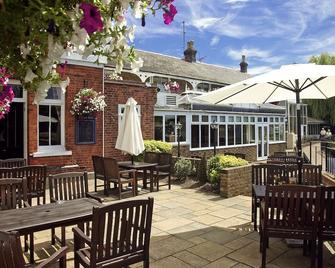 Sunday London Staines-upon-Thames Heathrow T5 - Staines-upon-Thames - Patio