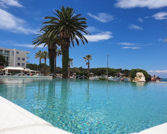 ليبرتي بلازا - نوفالجا - حوض السباحة