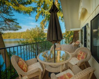 Oyster Bay Inn & Suites - Bremerton - Balkong