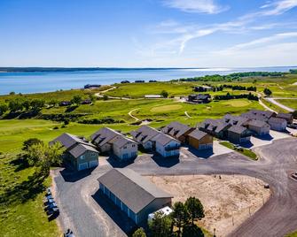Cozy Condo on 18th Fairway Bayside Golf Course at Lake McConaughy, Lake views! - Brule - Building