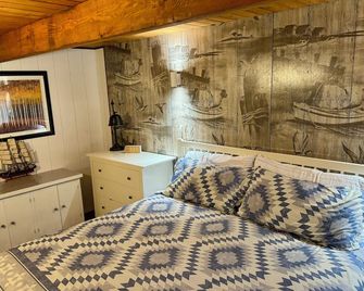 Family & Dog Friendly 2 Bedroom Plus Loft Beach Cabin - Shelton - Slaapkamer