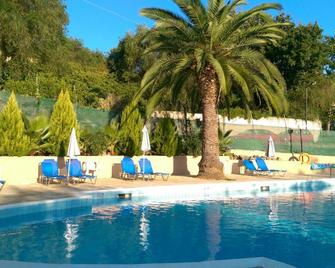 Tina Hotel - Dassia - Bazén