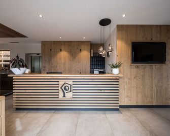 Hotel Landgasthof Weingut Seeperle - Kaltern - Рецепція