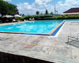 Savannah Lodge Nguluni - Machakos - Piscina