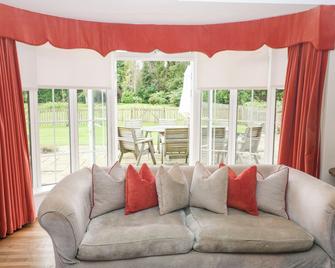 Home Farm 16 - Witney - Wohnzimmer