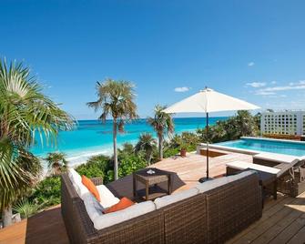 Sandy Hill Beach House 6 Bedroom Home - Governor’s Harbour - Басейн