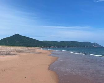 Sugar Loaf NS, mountain views, ocean access, trails - Dingwall - Beach