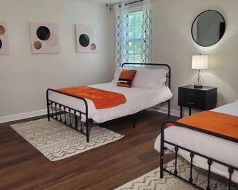 Spacious Centrally Located 3 Bed 2 Bath - Sleeps 8 - Montgomery - Bedroom