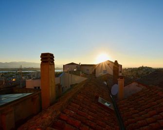 Romantic Suite Canelles - Cagliari - Balcón